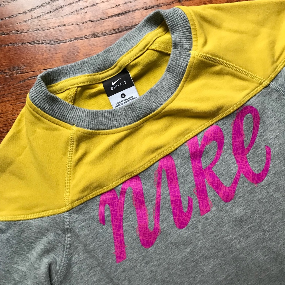 Sold Nike Dri-Fit Runner's Pullover Long Sleeve SM - Picture 3 of 8